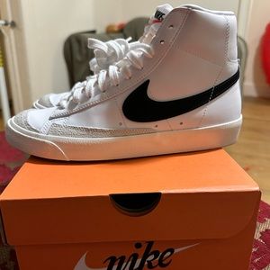 Women’s Blazer mid’77